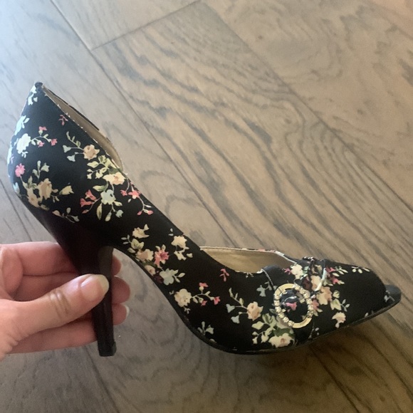 Vintage Kenneth Cole (Tribeca Production brand) open-toed stilettos. Size 9. - Picture 3 of 12